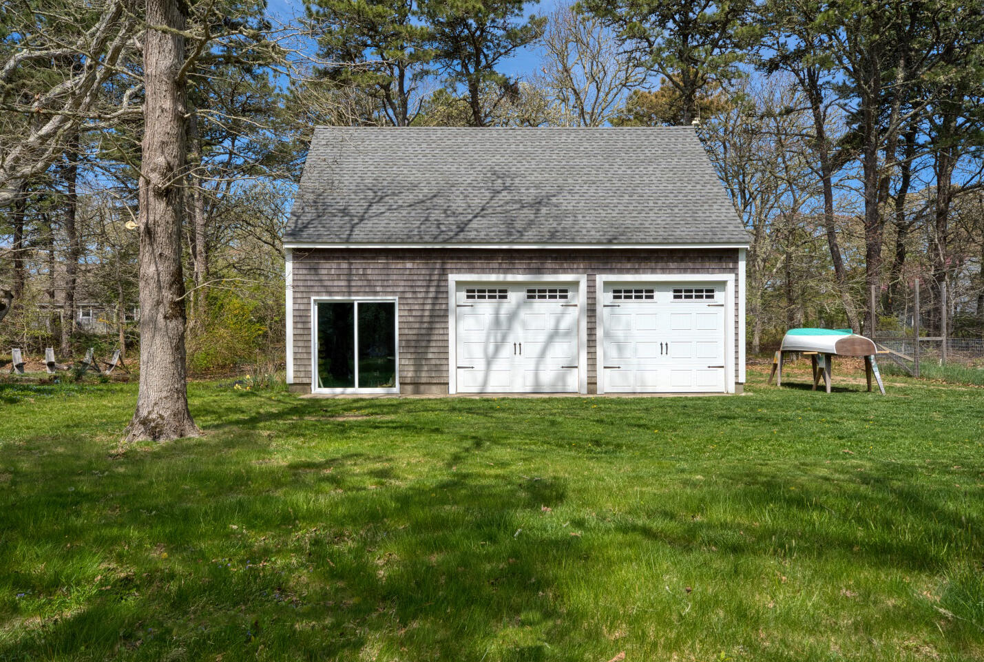 9 Sampson Avenue Edgartown, MA 02539 - Photo 28 of 35 a front view of a house with a garden