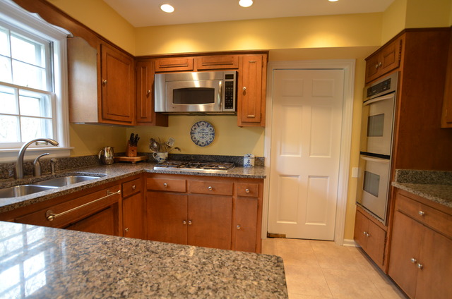929 Pawnee Road Wilmette, IL 60091 - Photo 3 of 13