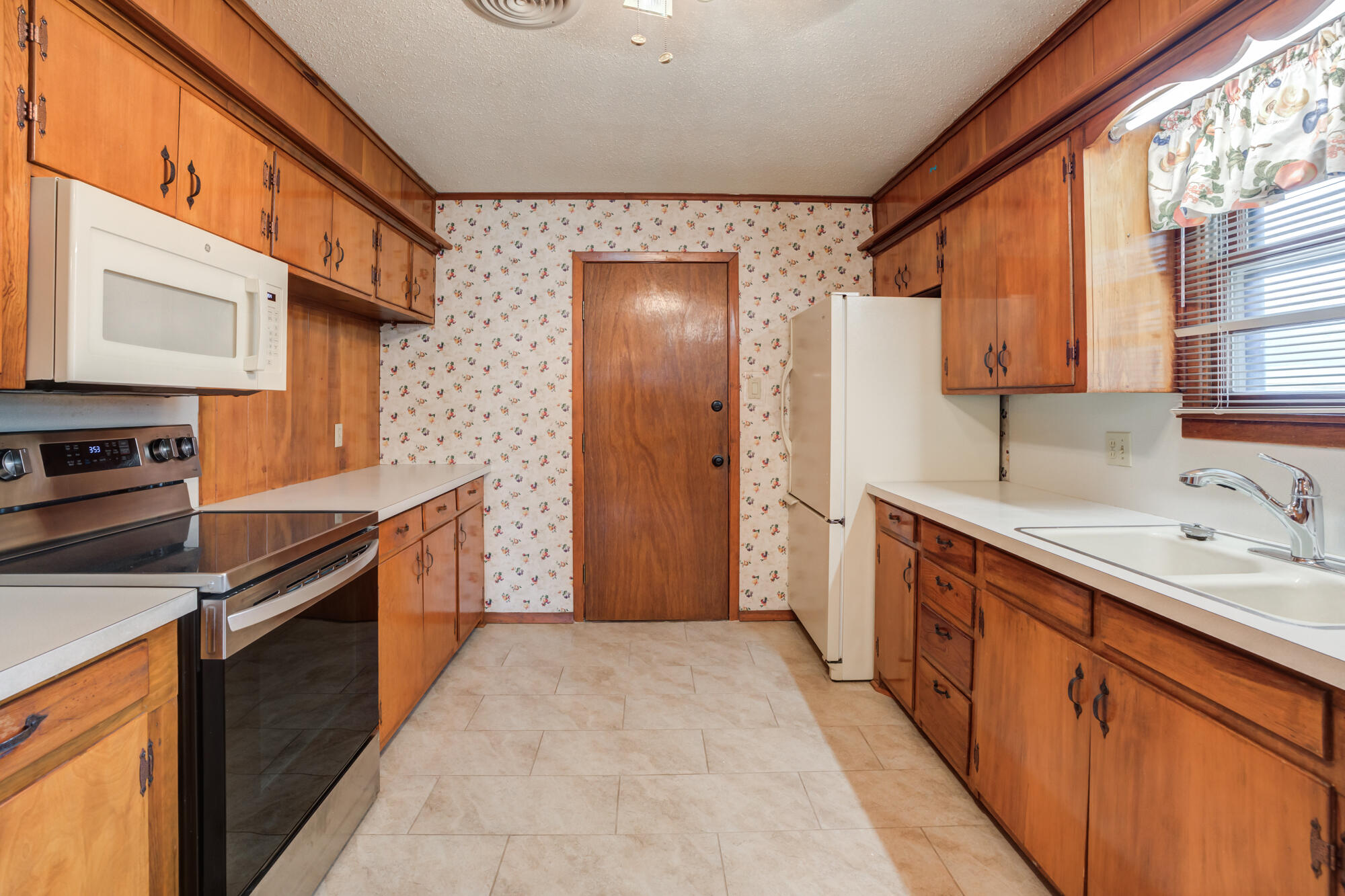 2302 55th Street Lubbock, TX 79412 - Photo 2 of 44 2302-55th-St_Lubbock-TX_35