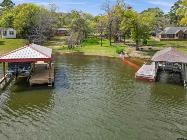 a view of a lake with house