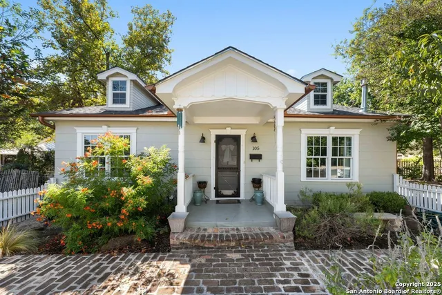 $1,149,000 | 105 East Centre Street, Fredericksburg, TX 78624