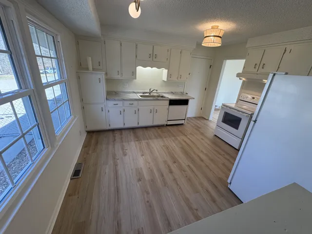 $2,100 | 645 Chesterfield Circle, Clarksville, TN 37043