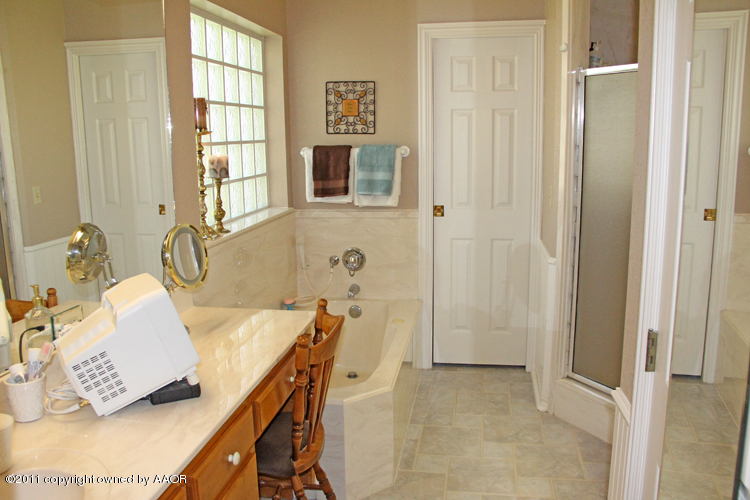 11900 Dowell Road Amarillo, TX 79119 - Photo 35 of 71 Master Bath