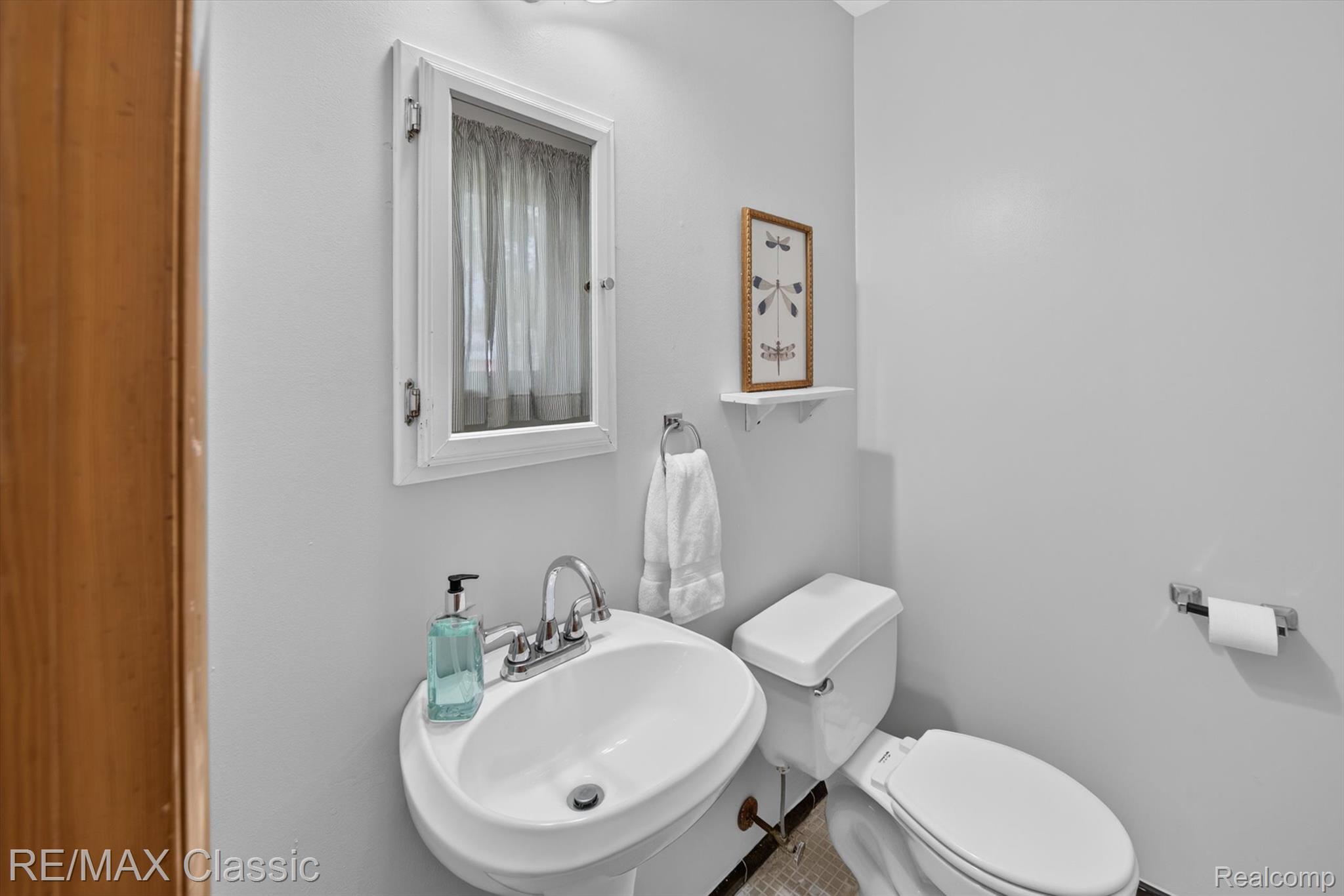8200 Hannan Road Wayne, MI 48184 - Photo 18 of 39 1/2 bath