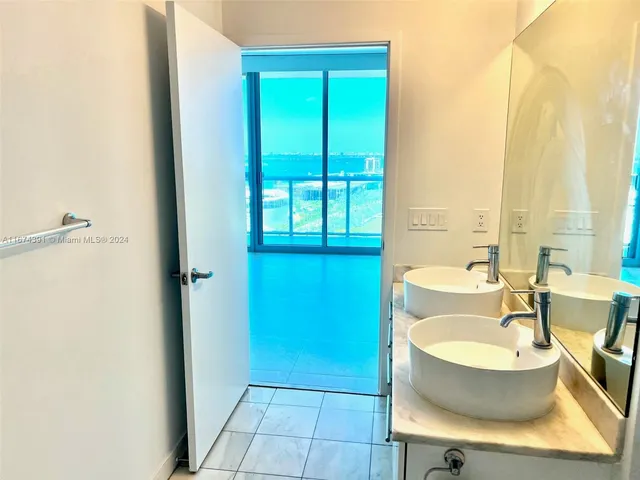 $540,000 | 888 Biscayne Boulevard, Unit 1811, Miami, FL 33132