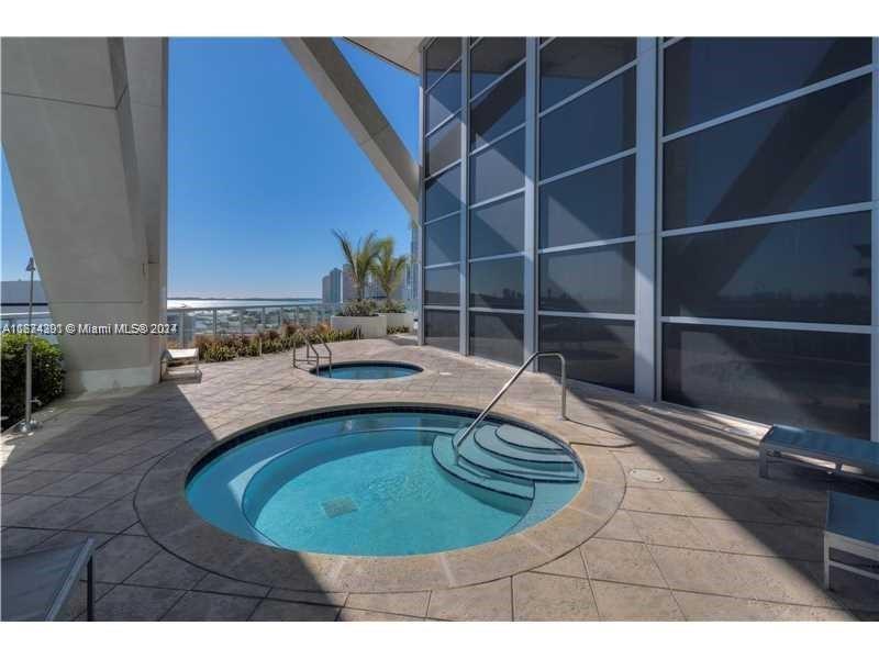 888 Biscayne Boulevard, Unit 1811 Miami, FL 33132 - Photo 18 of 22