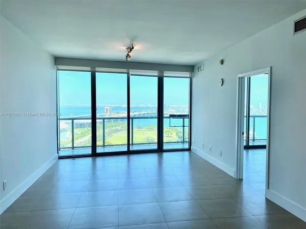 $520,000 | 888 Biscayne Boulevard, Unit 1811, Miami, FL 33132