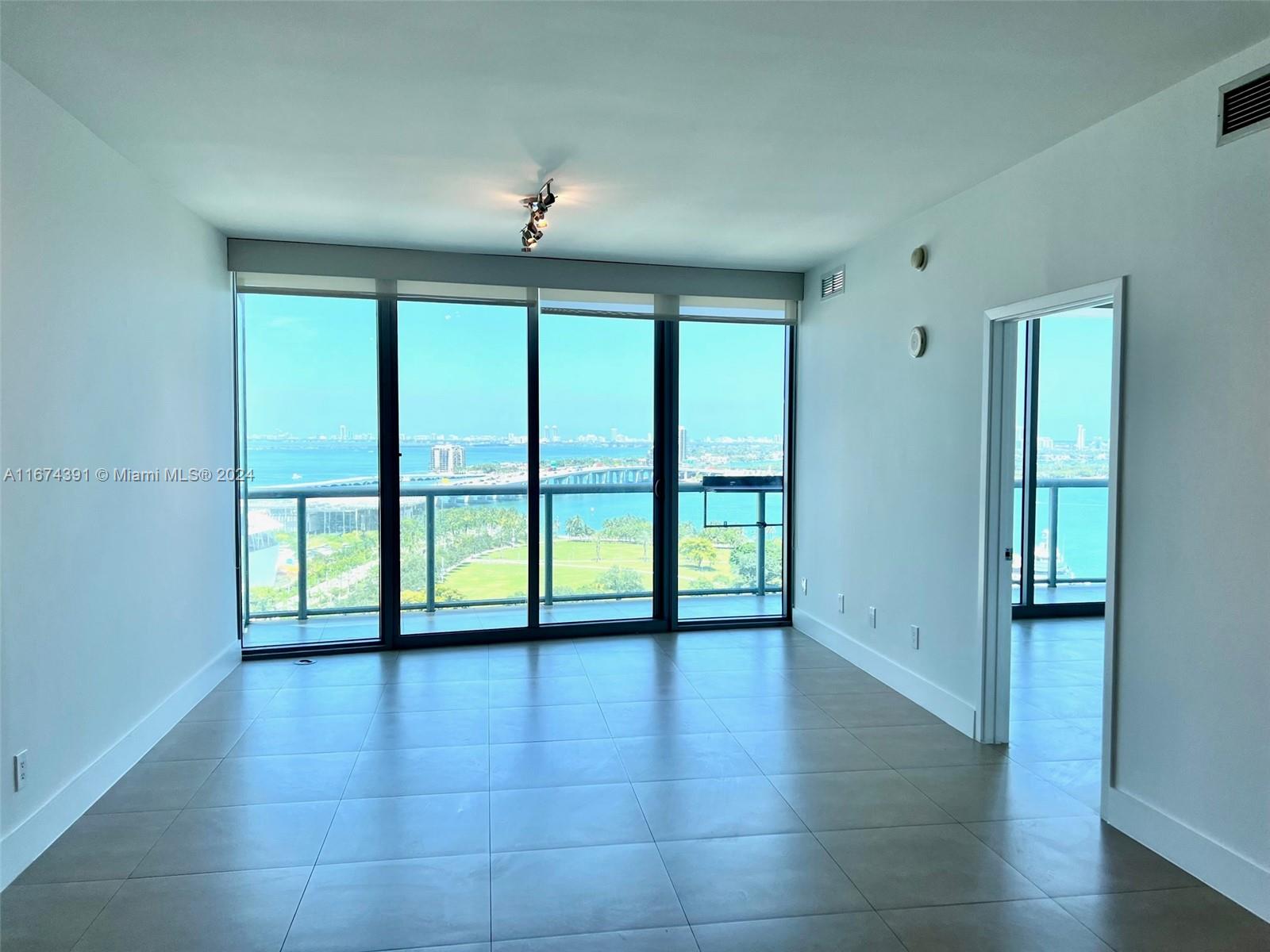 888 Biscayne Boulevard, Unit 1811 Miami, FL 33132 - Photo 2 of 22