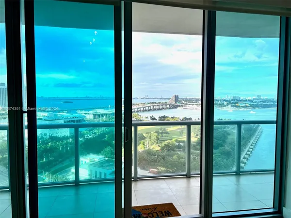 $520,000 | 888 Biscayne Boulevard, Unit 1811, Miami, FL 33132