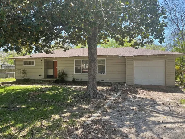 $199,900 | 1100 Poe Street, Azle, TX 76020