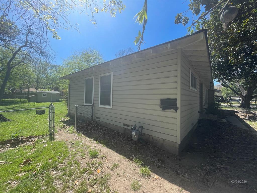 1100 Poe Street Azle, TX 76020 - Photo 3 of 18