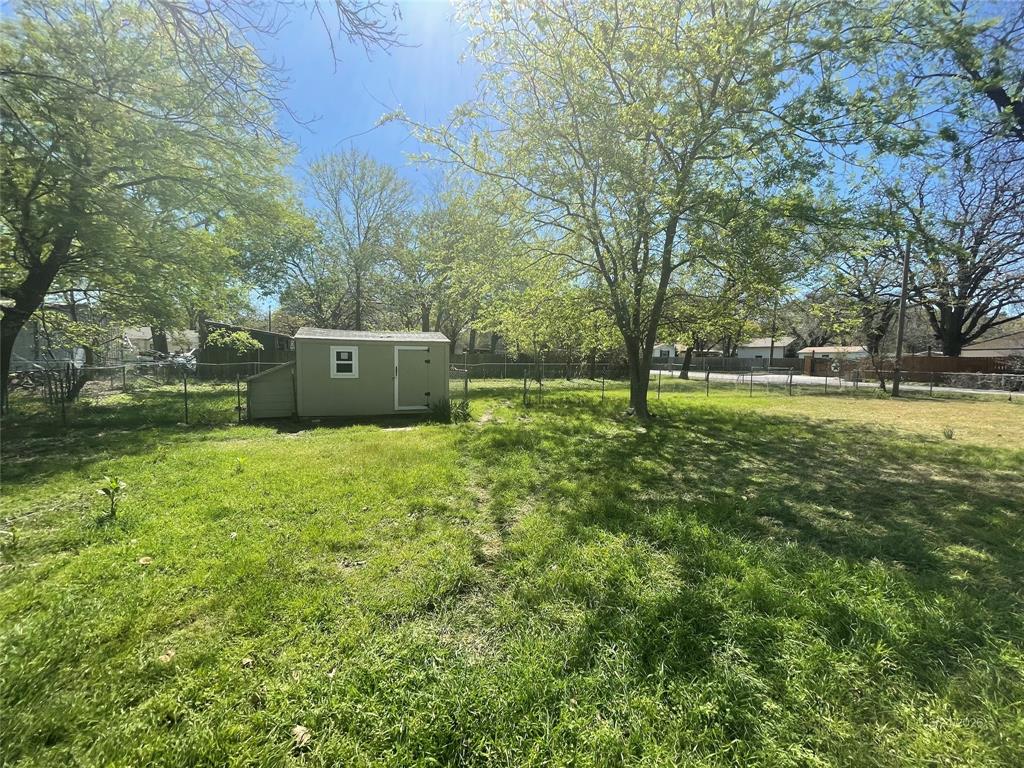 1100 Poe Street Azle, TX 76020 - Photo 4 of 18