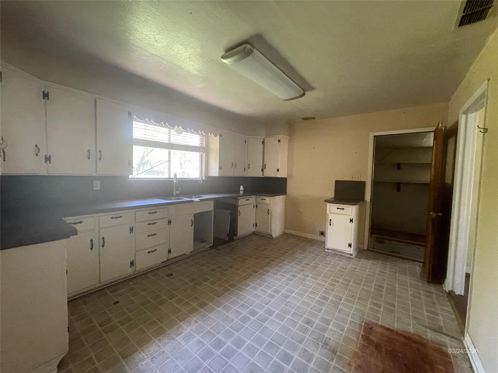 1100 Poe Street Azle, TX 76020 - Photo 6 of 18