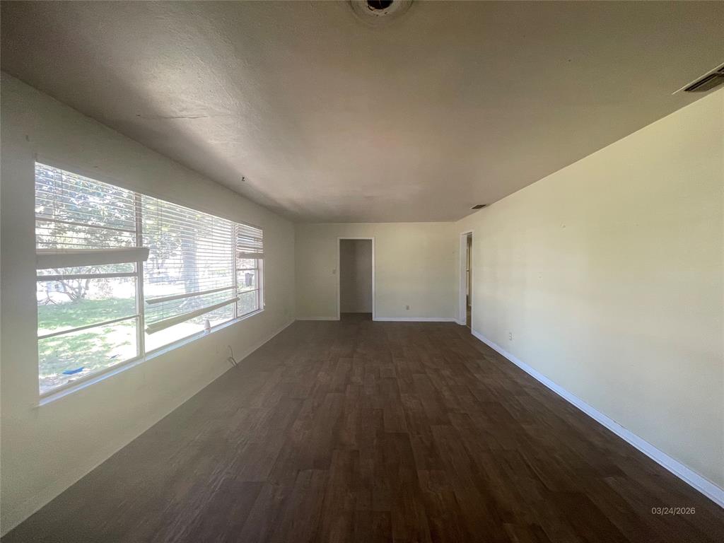 1100 Poe Street Azle, TX 76020 - Photo 8 of 18