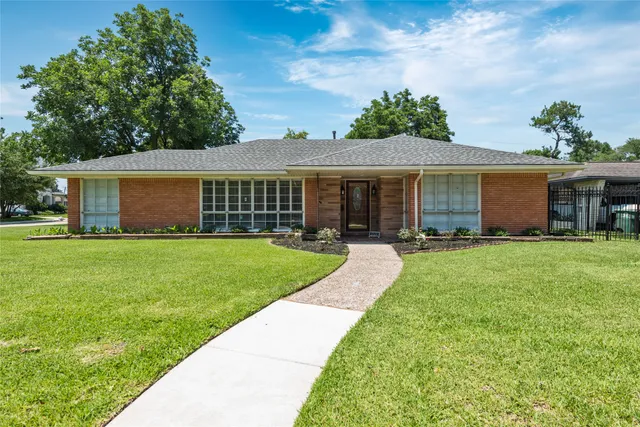 $2,495 | 3830 Linkwood Drive, Houston, TX 77025