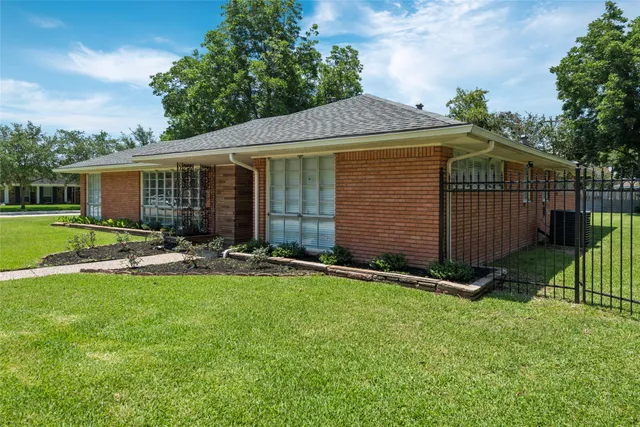 $2,495 | 3830 Linkwood Drive, Houston, TX 77025