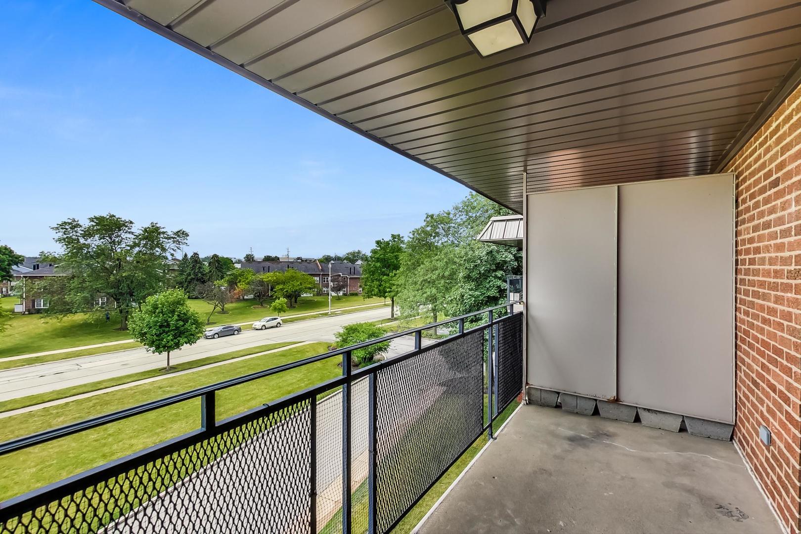 2234 South Goebbert Road, Unit 425 Arlington Heights, IL 60005 - Photo 14 of 20