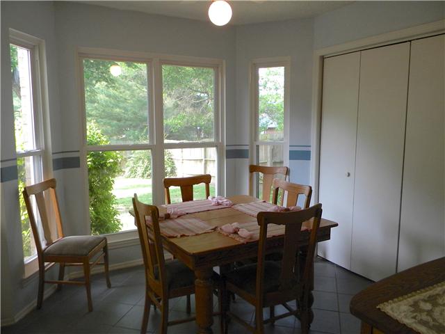 1204 Jacksons View Road Hermitage, TN 37076 - Photo 7 of 20 BREAKFAST NOOK with bay window overlooking the private backyard - great place for morning coffee!