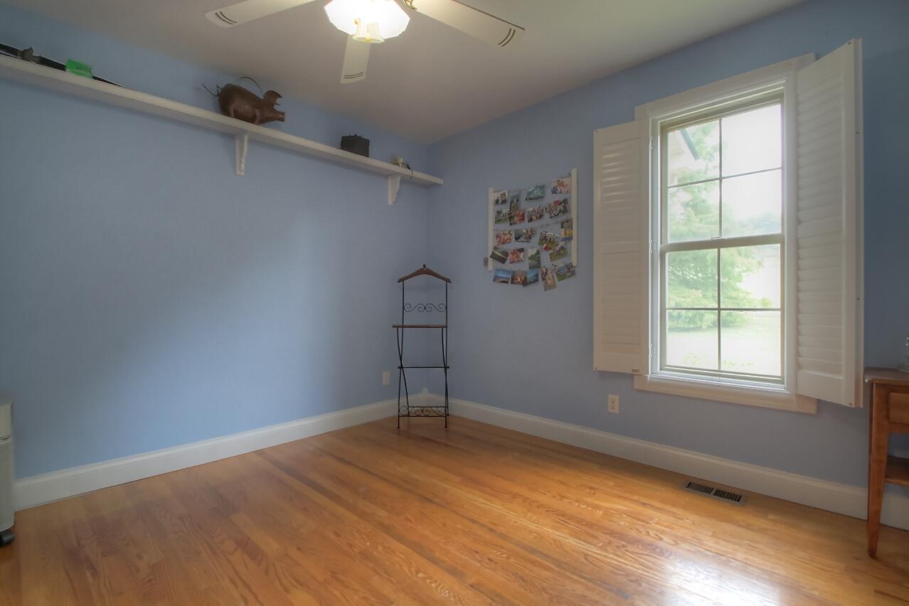 409 Old Way Road London, KY 40741 - Photo 17 of 53 34