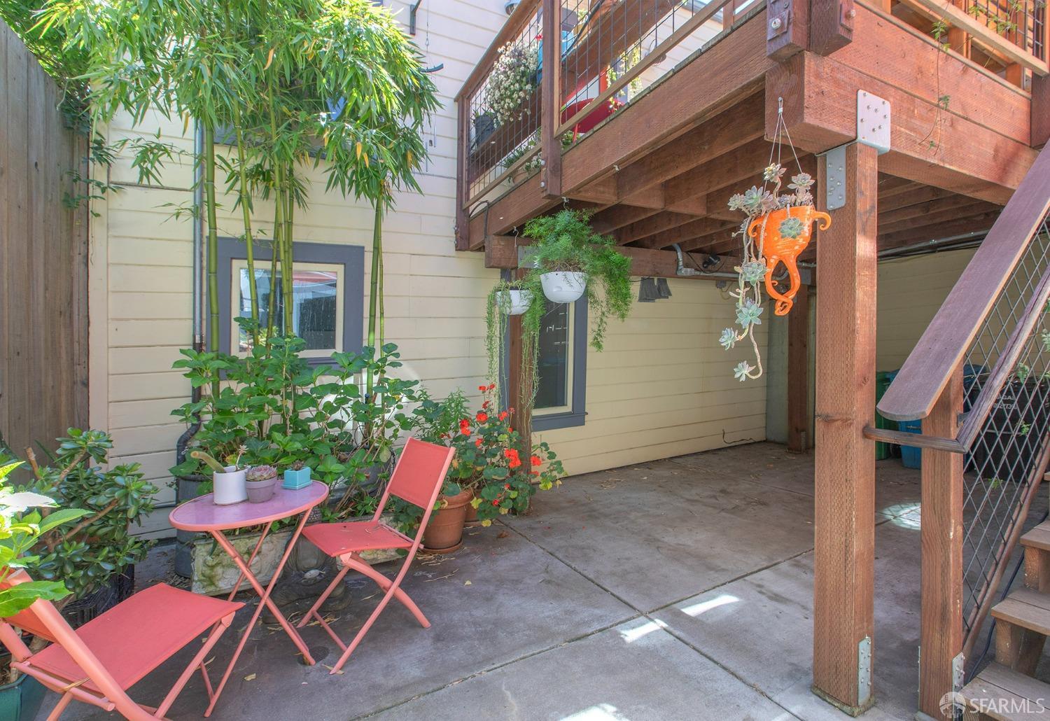 328 Harriet Street San Francisco, CA 94103 - Photo 31 of 41 a backyard of a house with table and chairs