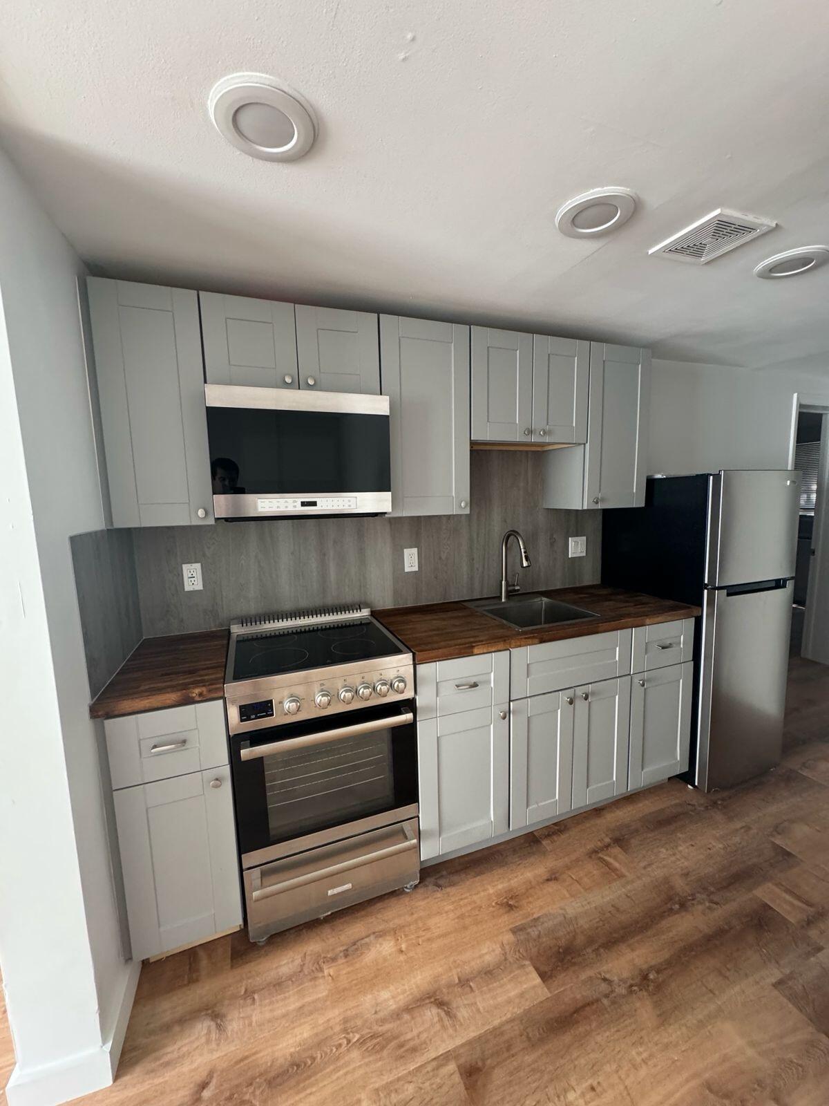 1022 Washington Street Key West, FL 33040 - Photo 20 of 23 apartment kitchen