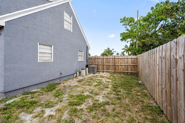 421 Kirk Road Palm Springs, FL 33461 - Photo 22 of 26 Side Yard