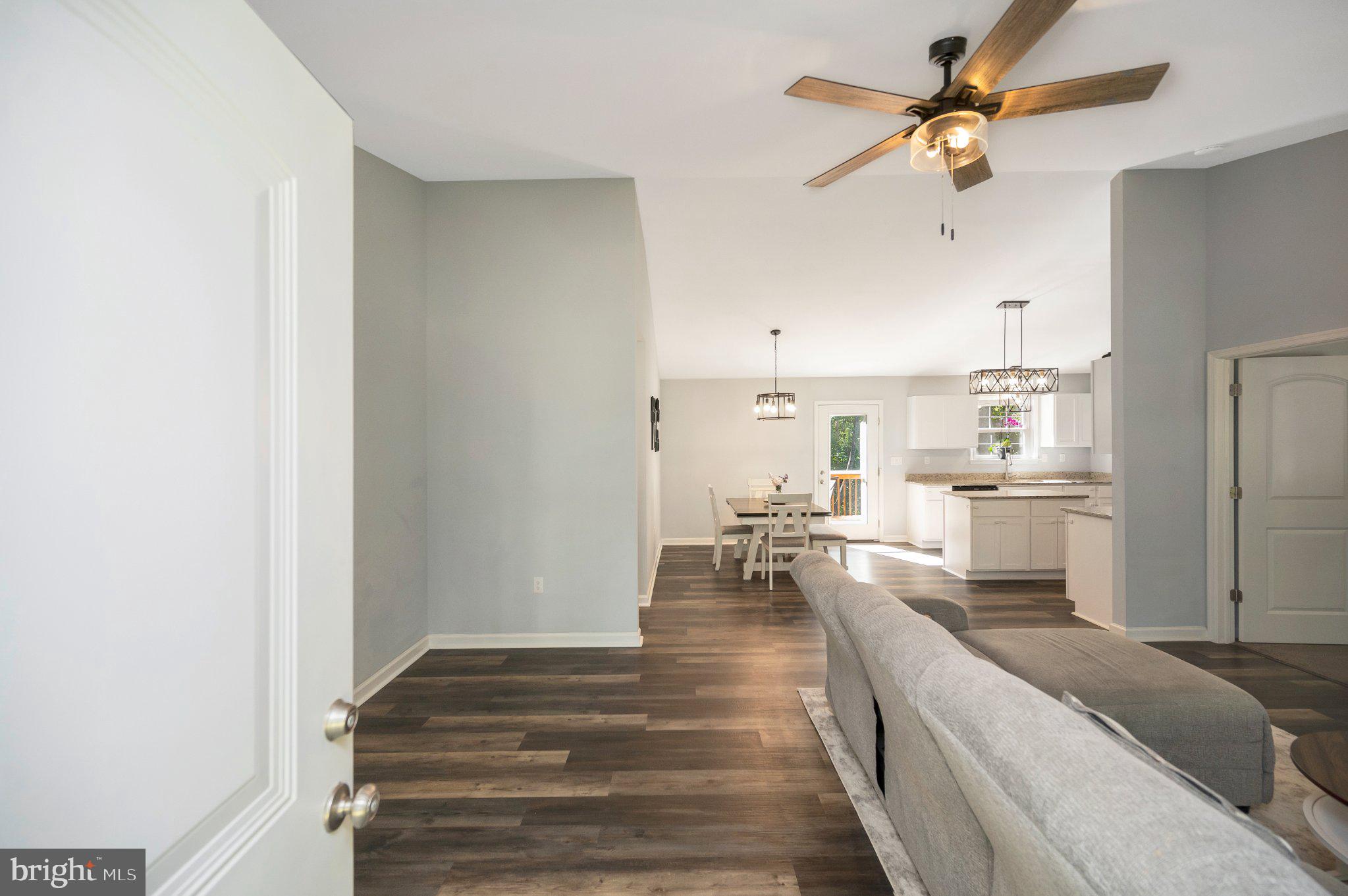 28282 Tatum Road Unionville, VA 22567 - Photo 5 of 52 Bright and airy open living space.