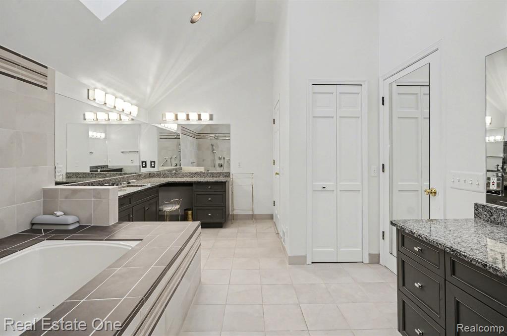 5840 Inkster Road West Bloomfield, MI 48323 - Photo 27 of 47
