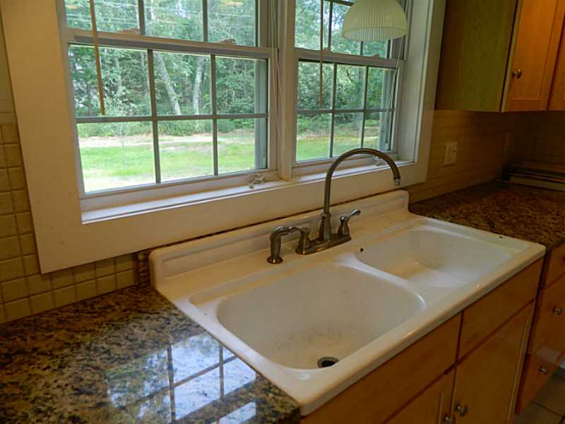 3625 Post Road South Kingstown, RI 02879 - Photo 15 of 19 Kitchen.