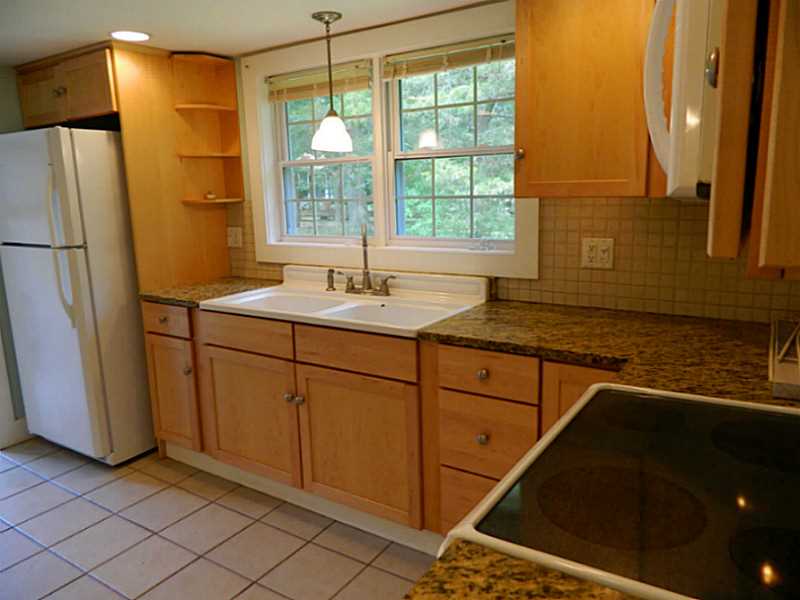 3625 Post Road South Kingstown, RI 02879 - Photo 4 of 19 Kitchen.