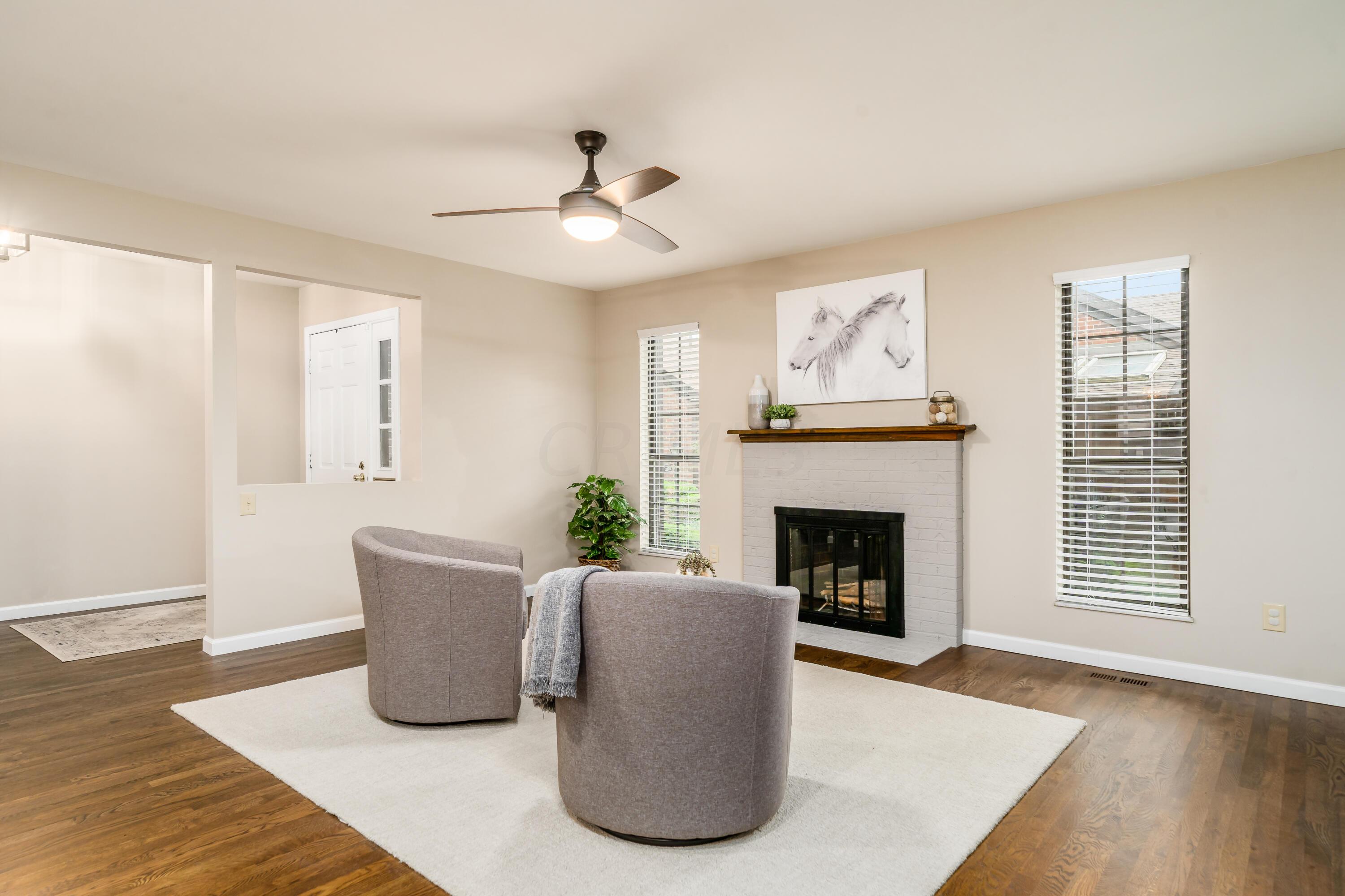 2101 Coach Road North Columbus, OH 43220 - Photo 6 of 31 Sitting Area
