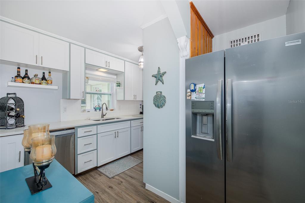 5708 Homecrest Road New Port Richey, FL 34652 - Photo 9 of 62