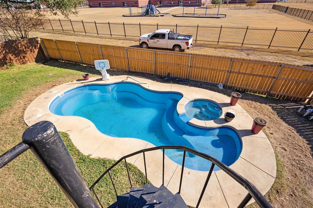 404 Laurel Trail North Terrell, TX 75160 - Photo 33 of 39 a view of a balcony with table and chairs