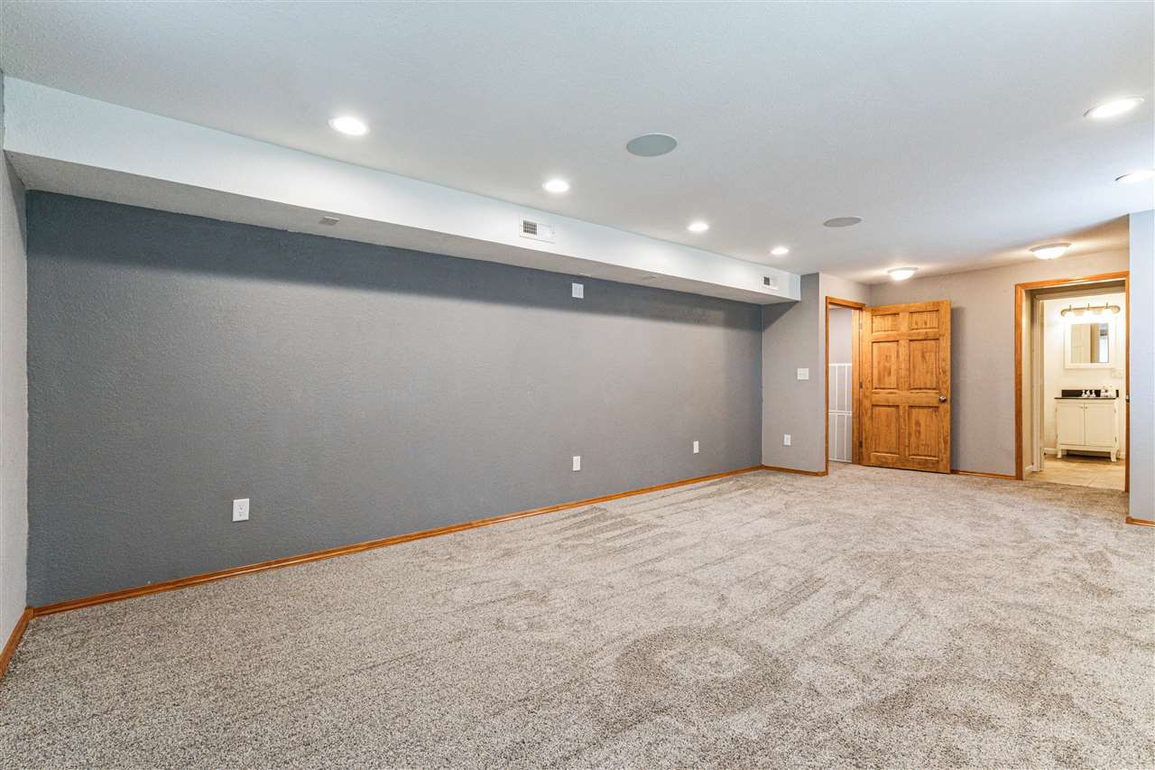 1241 38th Street Southeast Cedar Rapids, IA 52403 - Photo 15 of 22 Gallery Image 15