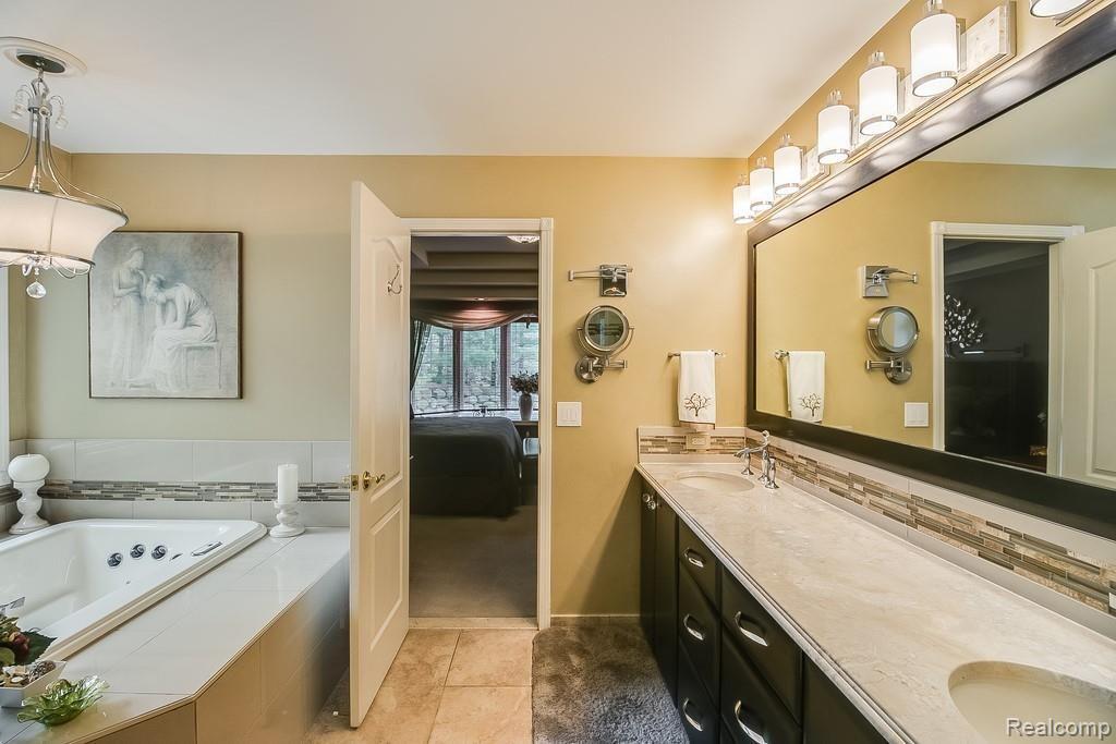 5345 Stickney Road Clarkston, MI 48348 - Photo 25 of 60 Master Bathroom 2.jpg