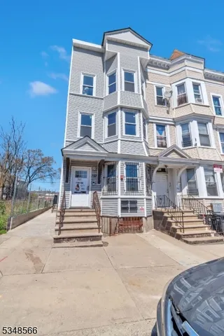 $2,350 | 383 Central Avenue, Unit 3, Newark, NJ 07103