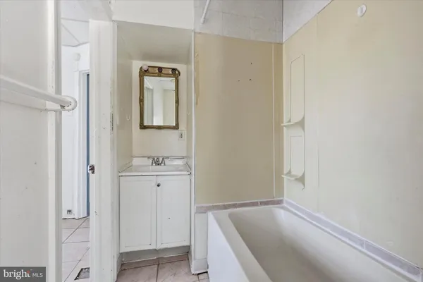 $1,600 | 909 Springfield Road, Unit D, Darby, PA 19023