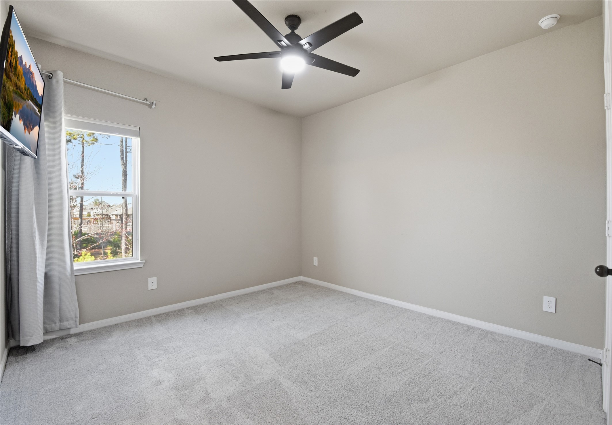 17501 Spice Merlot Lane Conroe, TX 77302 - Photo 46 of 50 an empty room with a window and a fan
