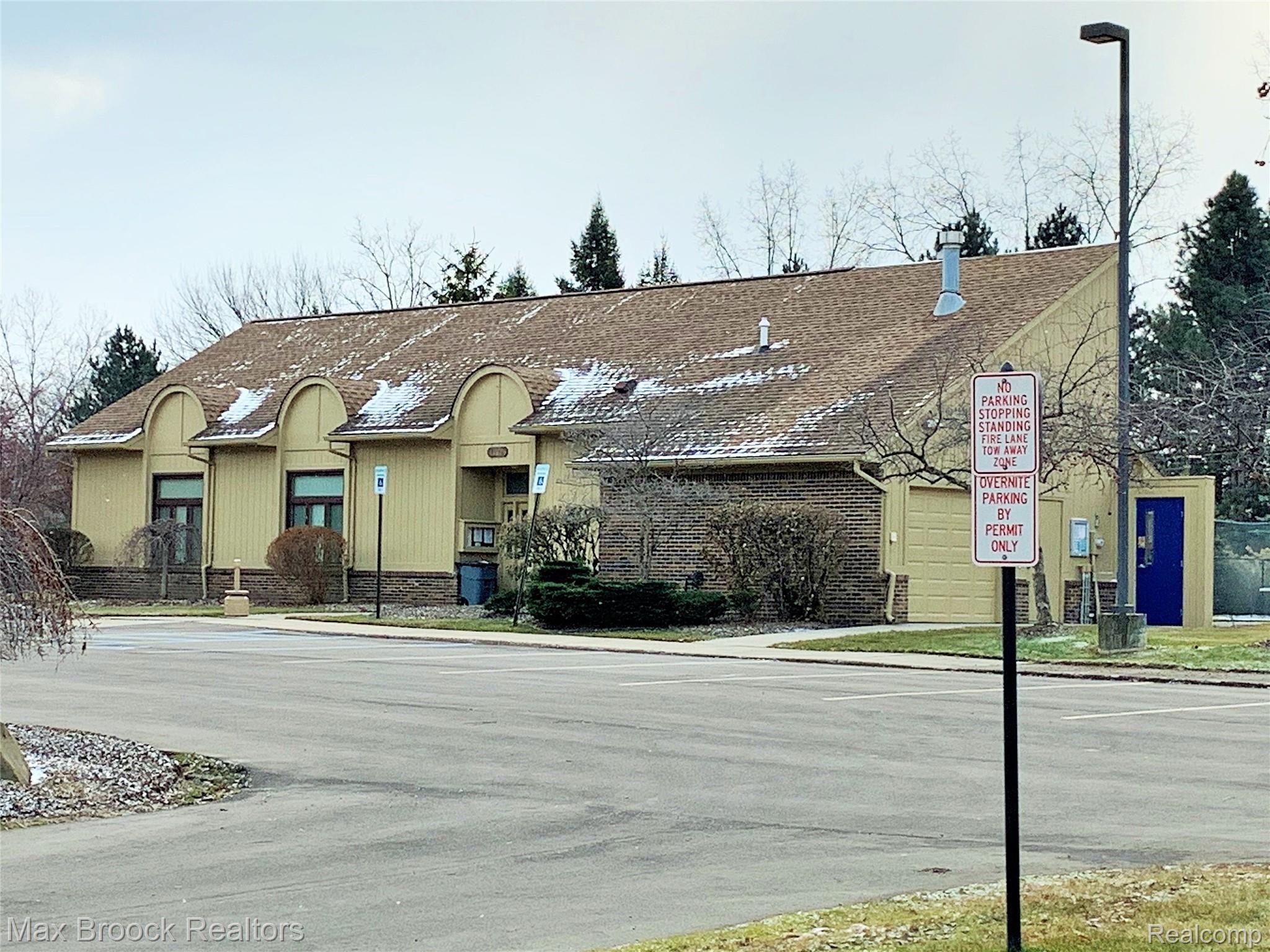 2271 Crystal Drive, Unit 35 Rochester, MI 48309 - Photo 56 of 56 IMG_1946.jpg