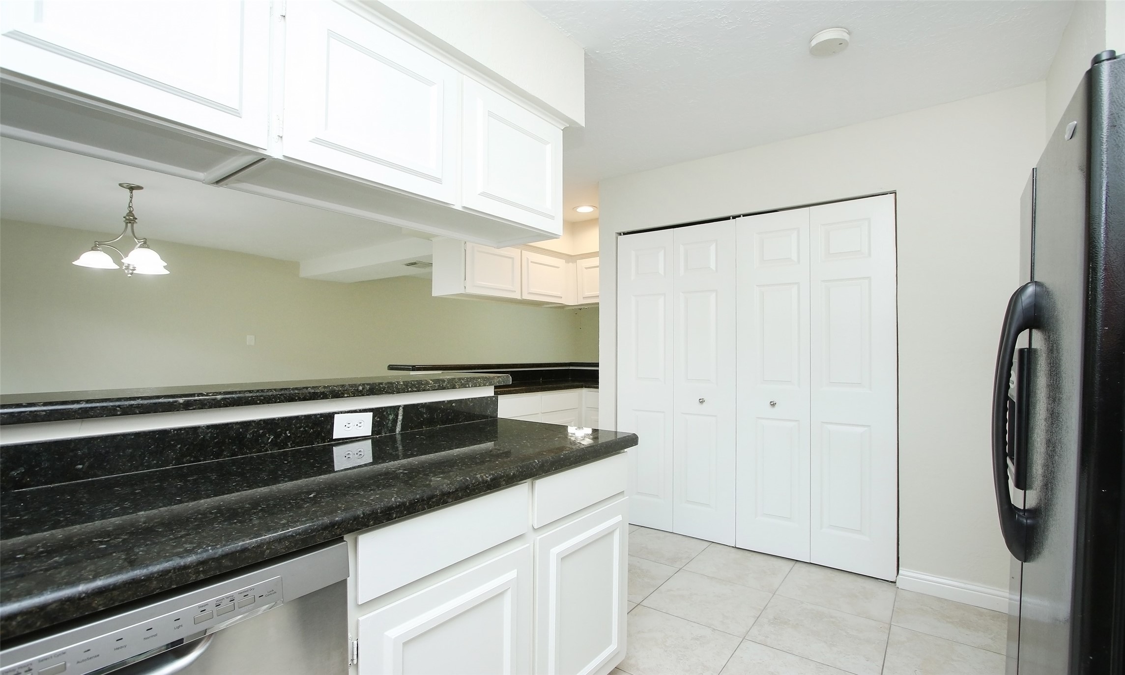 14641 Perthshire Road Houston, TX 77079 - Photo 13 of 37