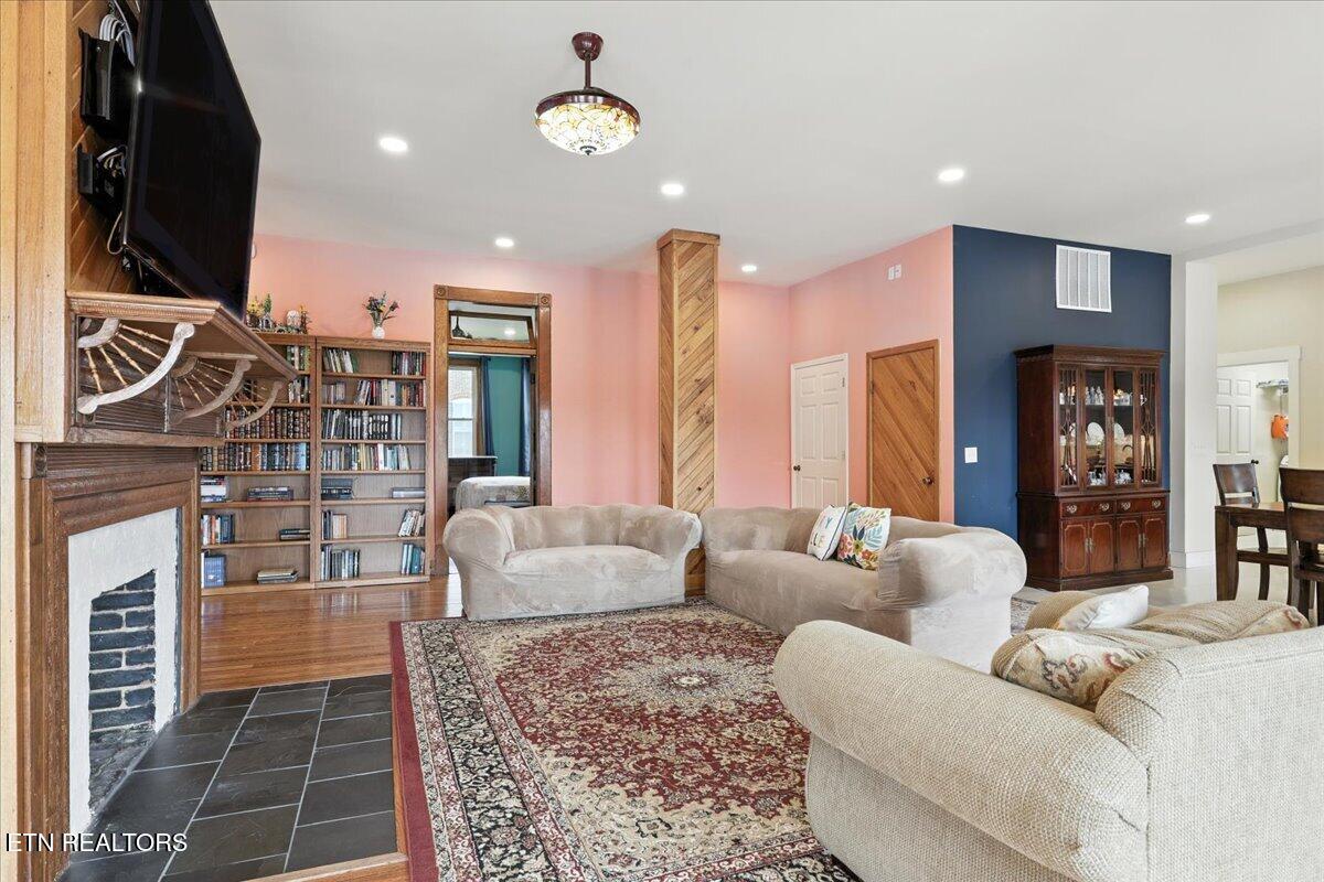 321 High Street Maryville, TN 37804 - Photo 12 of 46 Living Room