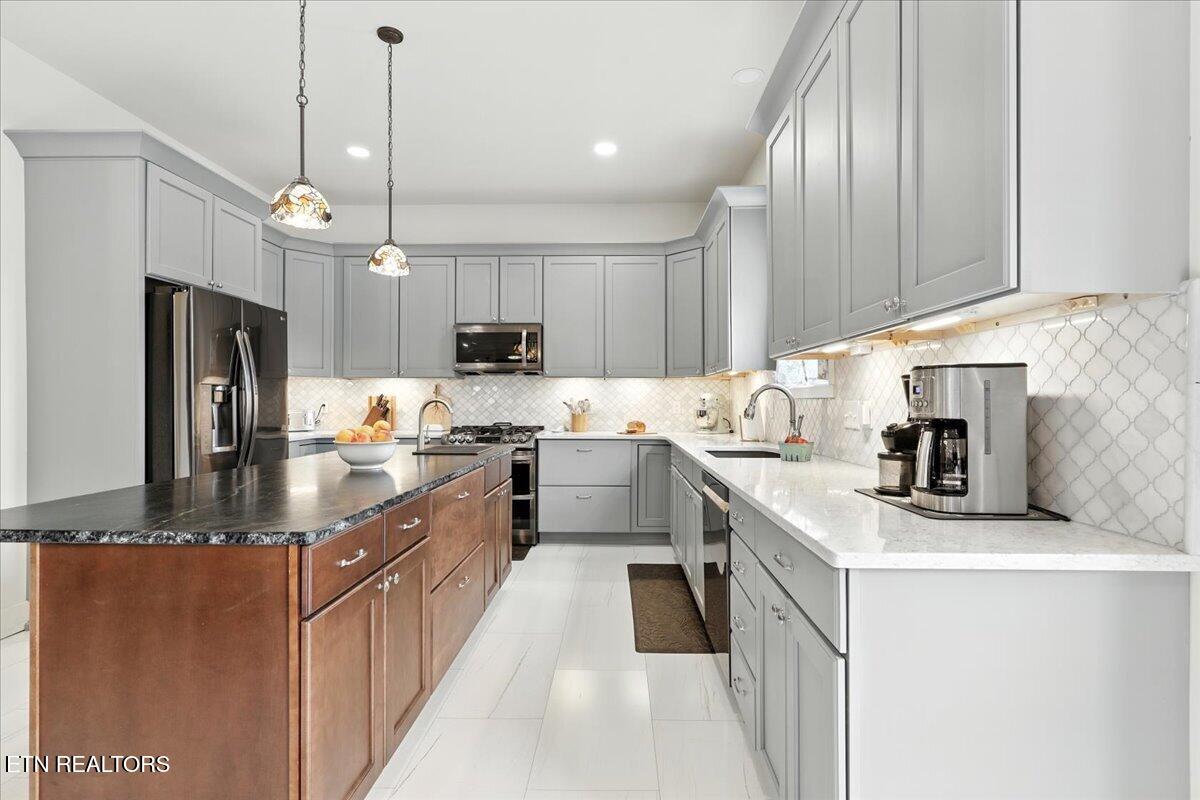 321 High Street Maryville, TN 37804 - Photo 21 of 46 Custom Island