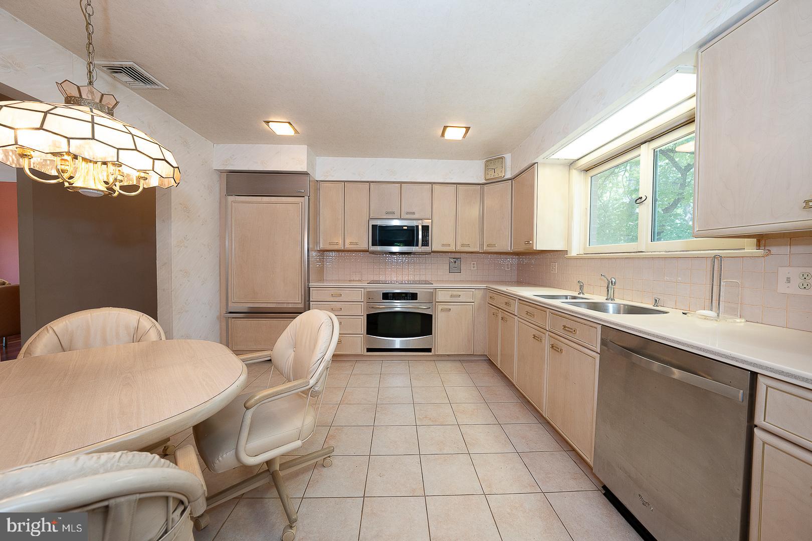 696 Forest Road Wayne, PA 19087 - Photo 18 of 52 Kitchen