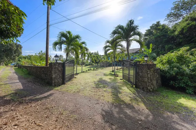$999,000 | 8320 Kamehameha V Highway, Kaunakakai, HI 96748