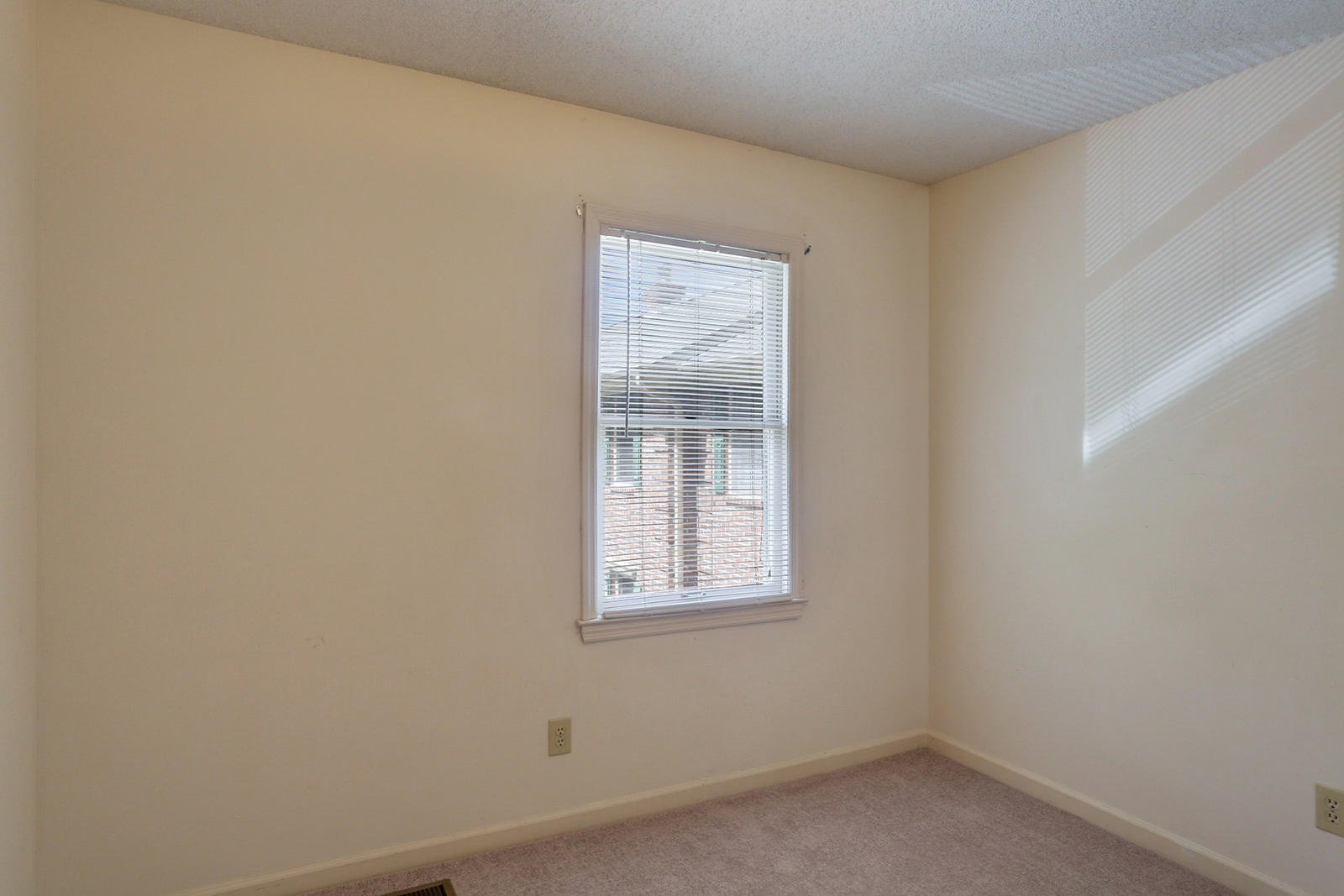 302 Springview Lane, Unit 8 Summerville, SC 29485 - Photo 21 of 25 019_1600x1067_
