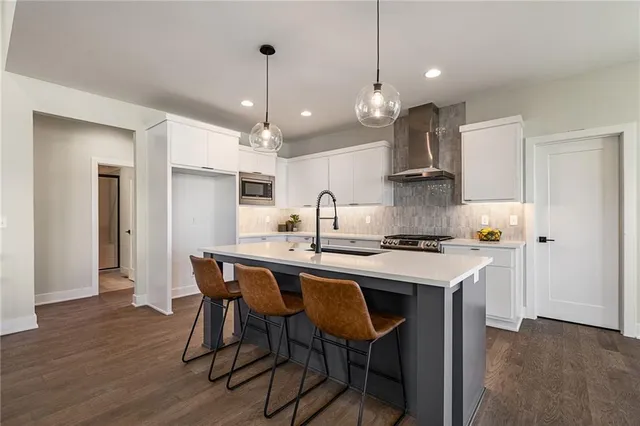 $737,000 | 8978 Shady Bend Road, Lenexa, KS 66227