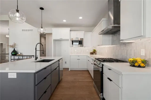 $737,000 | 8978 Shady Bend Road, Lenexa, KS 66227