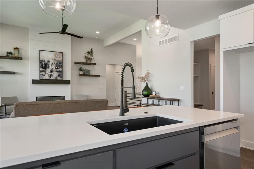 8978 Shady Bend Road Lenexa, KS 66227 - Photo 16 of 48