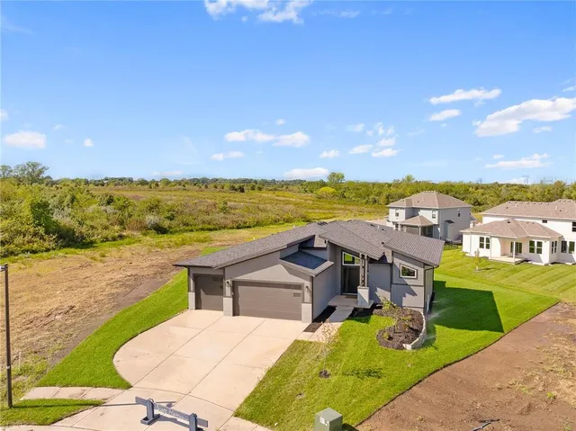 $737,000 | 8978 Shady Bend Road, Lenexa, KS 66227