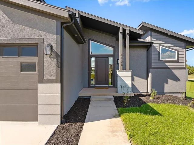 $737,000 | 8978 Shady Bend Road, Lenexa, KS 66227